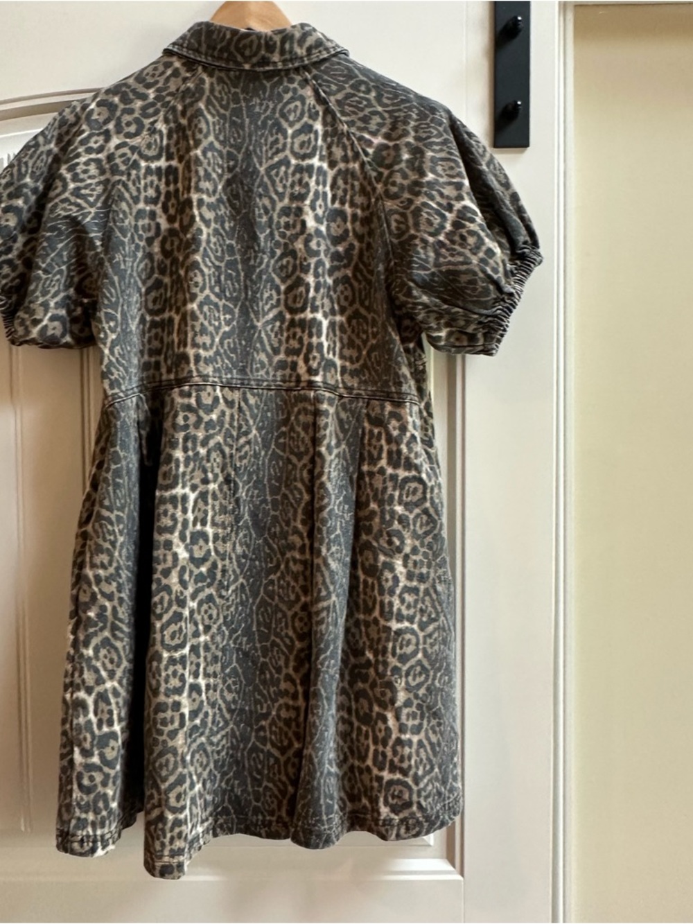 ENTRO Leopard Print Puff Sleeve Mini Dress Size Small Button Front Boho Chic - Picture 2 of 7